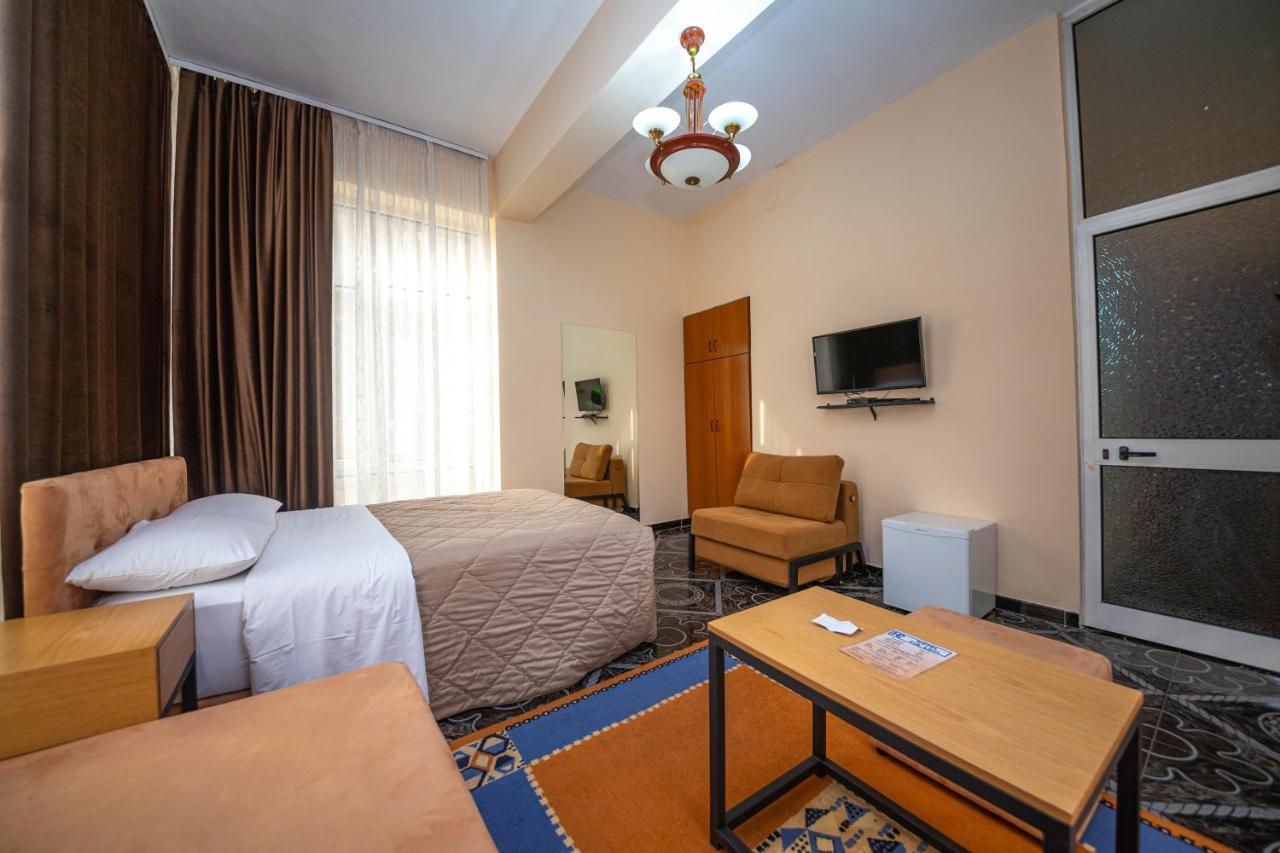 Hotel Pik Loti Tirana Exterior foto