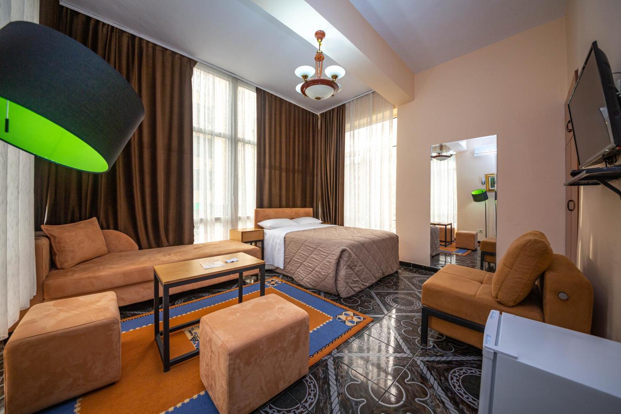 Hotel Pik Loti Tirana Exterior foto