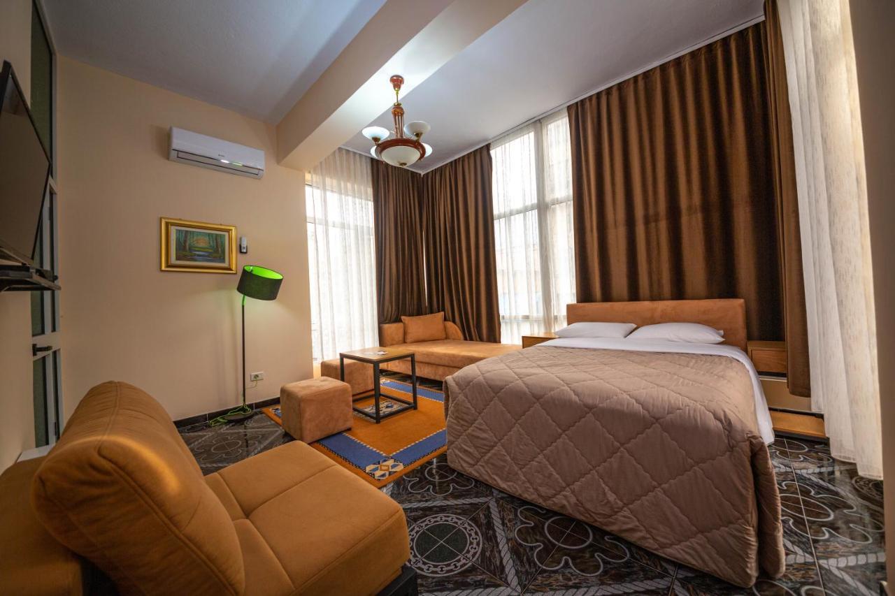 Hotel Pik Loti Tirana Exterior foto