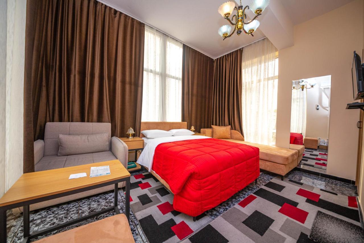 Hotel Pik Loti Tirana Exterior foto