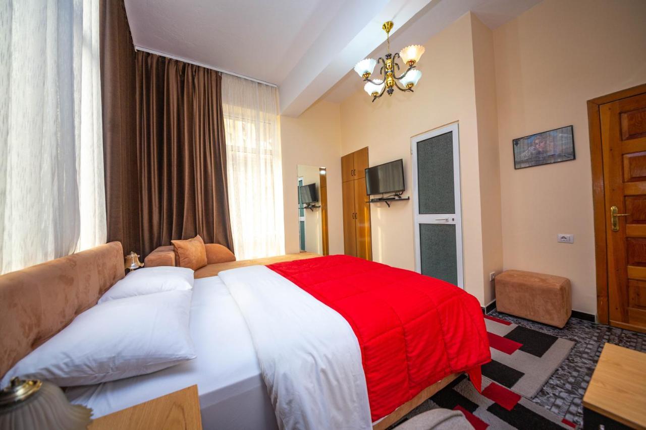 Hotel Pik Loti Tirana Exterior foto