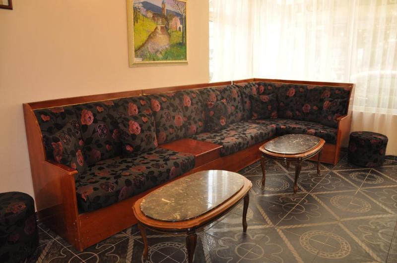 Hotel Pik Loti Tirana Exterior foto