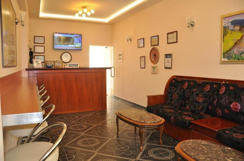 Hotel Pik Loti Tirana Exterior foto