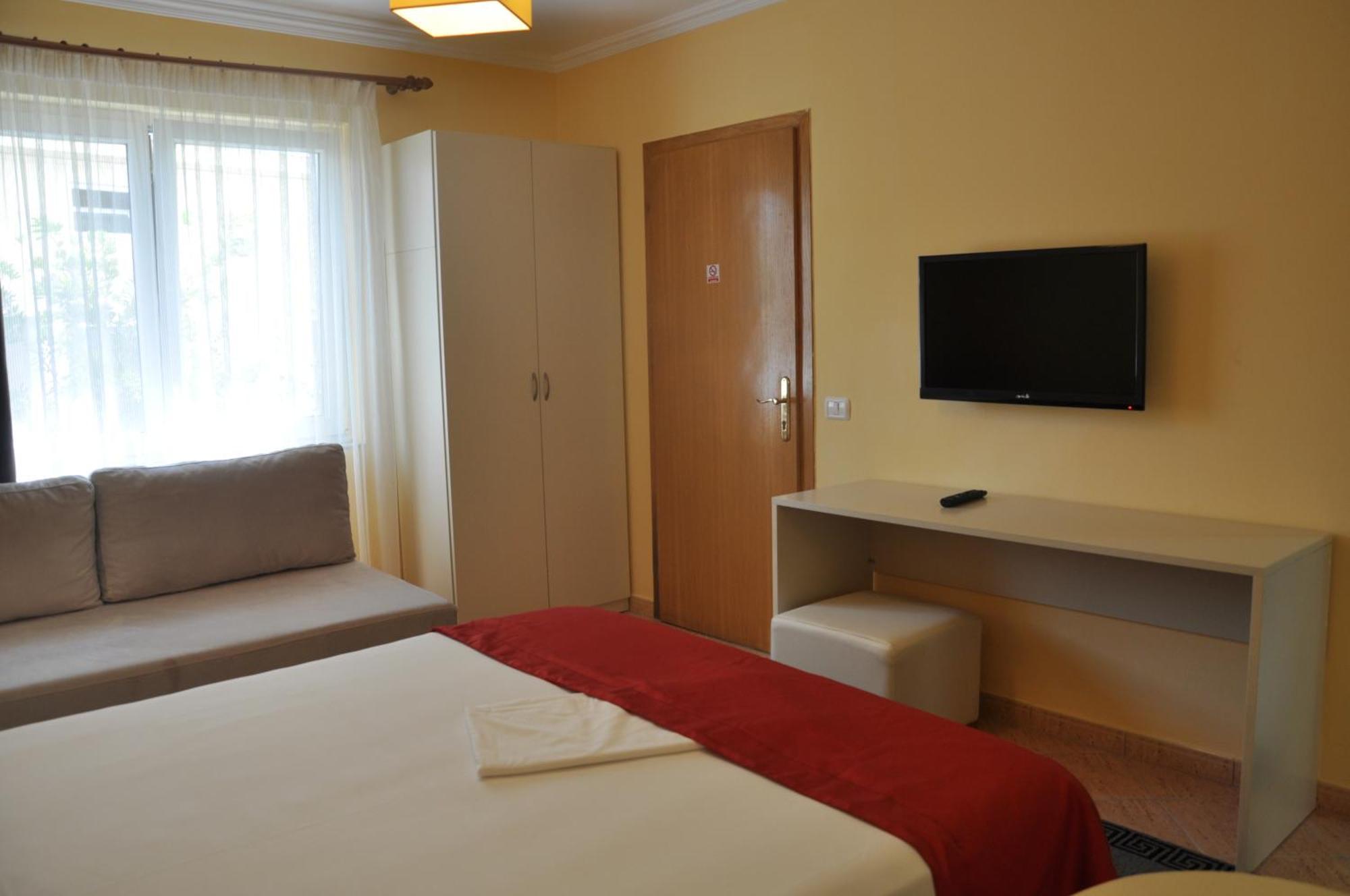 Hotel Pik Loti Tirana Habitación foto