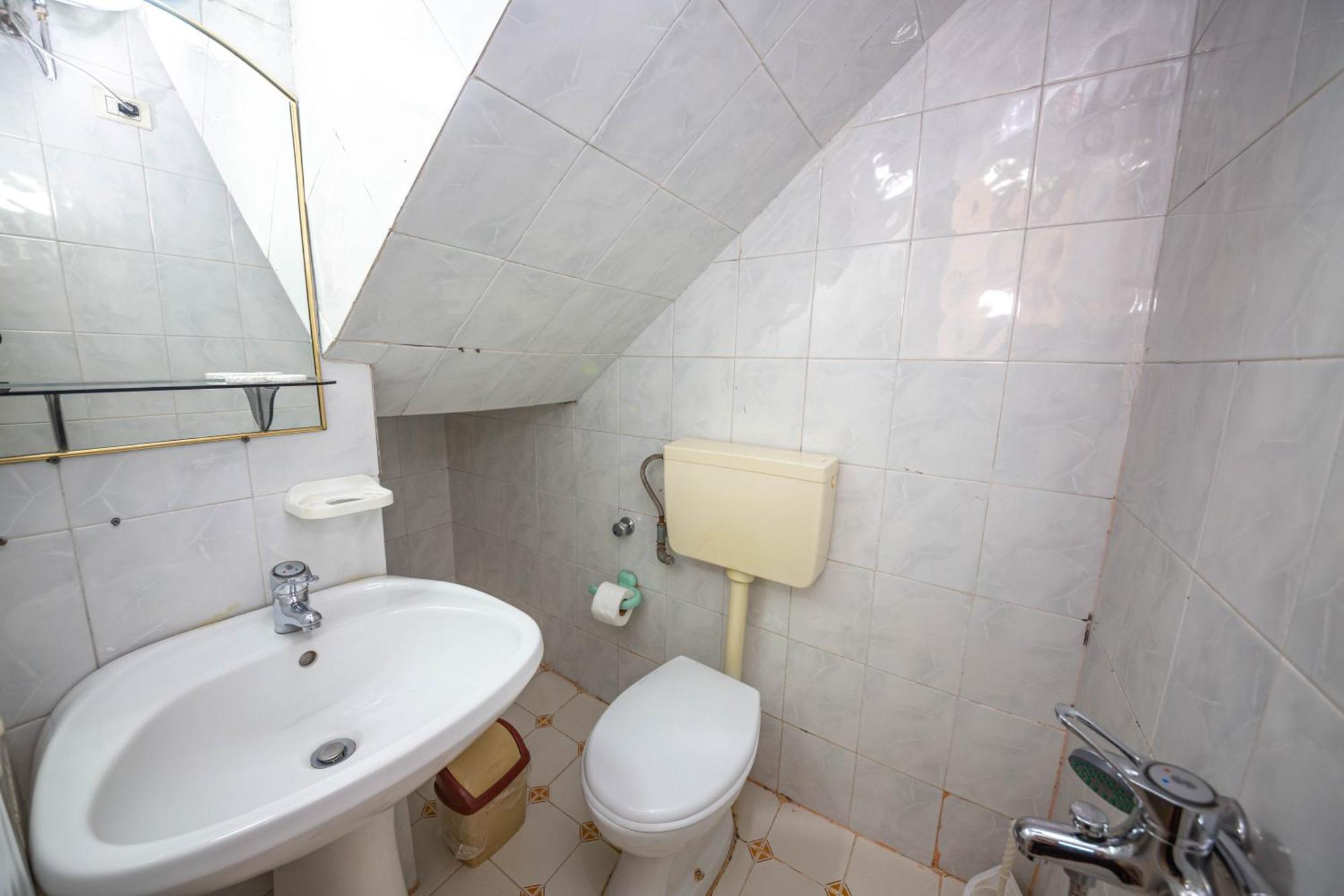 Hotel Pik Loti Tirana Habitación foto
