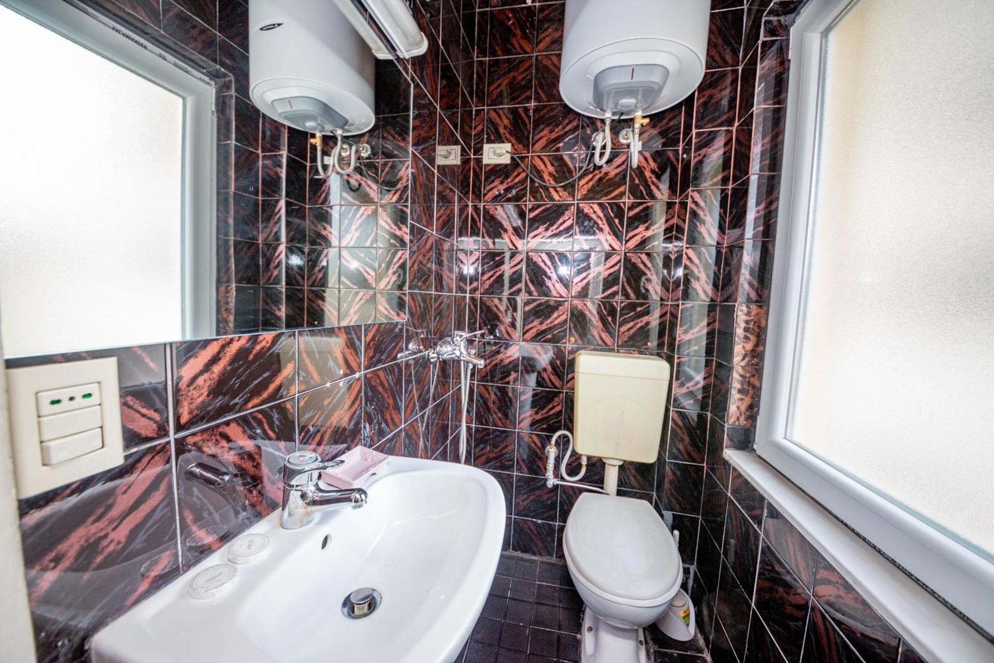 Hotel Pik Loti Tirana Habitación foto