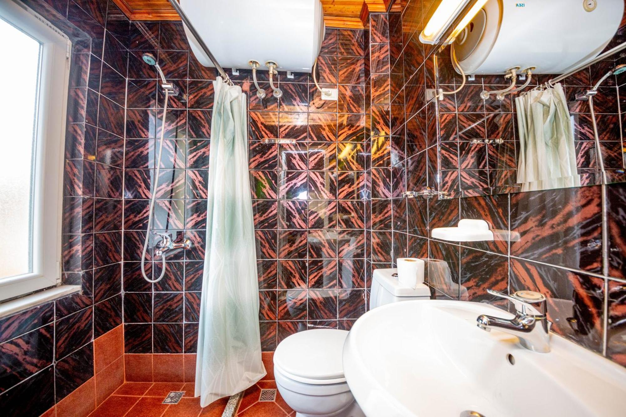 Hotel Pik Loti Tirana Habitación foto