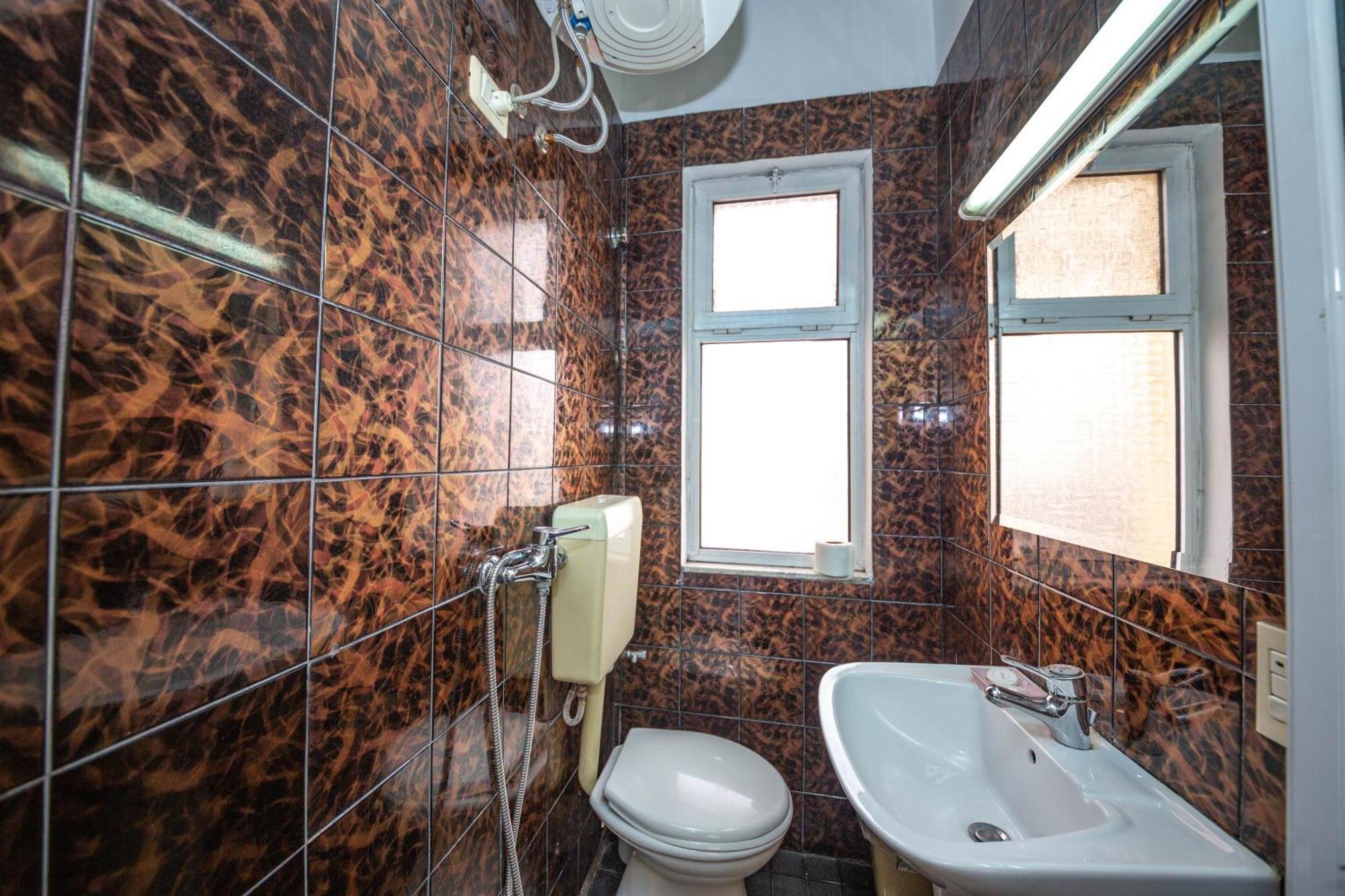 Hotel Pik Loti Tirana Habitación foto